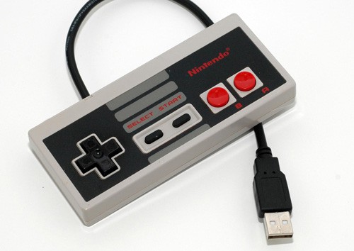 USB-Drive in Form eines alten NES-Controllers
